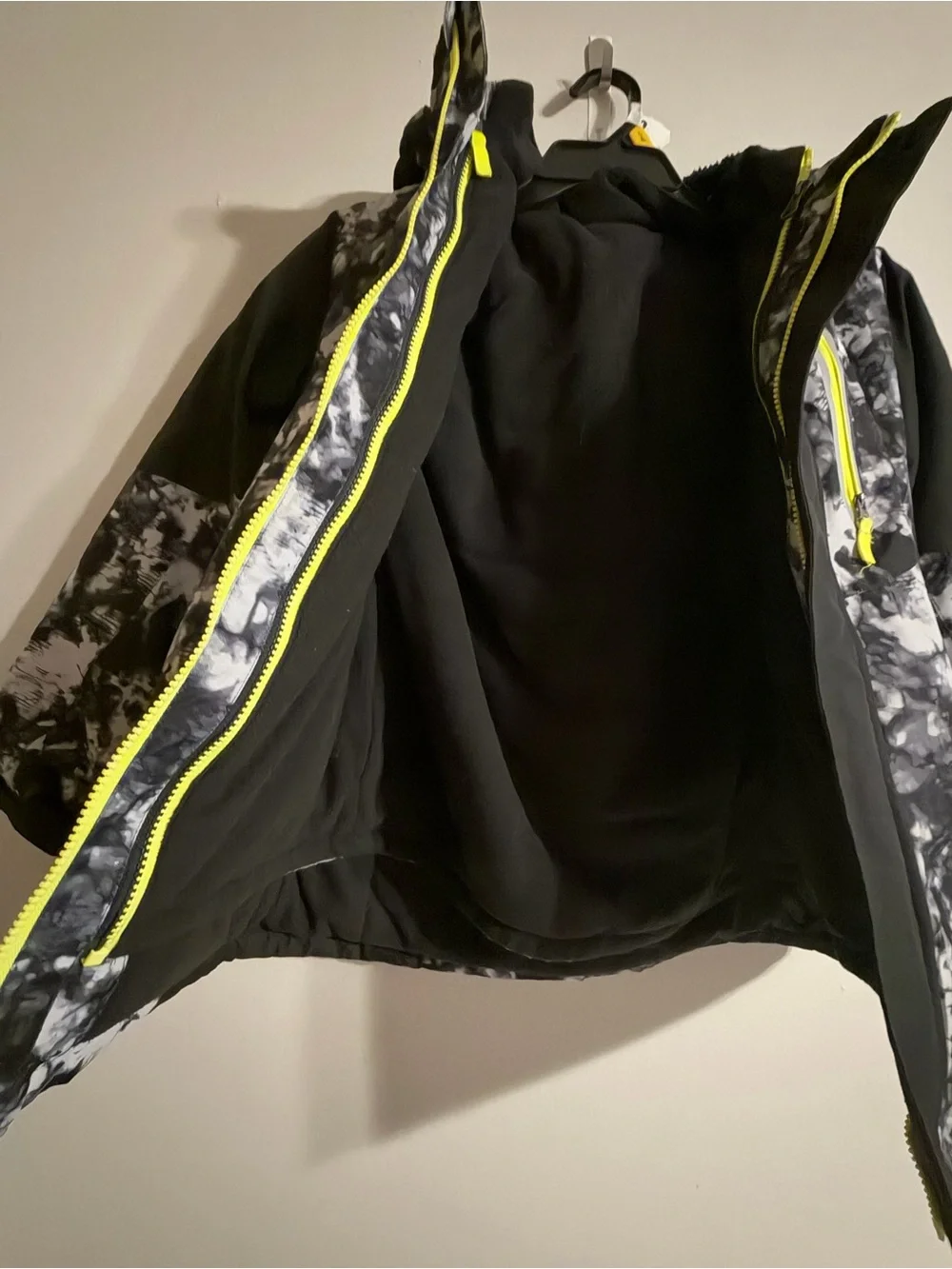 Swiss Tech Black & White Marble-Print 4 in 1 Systems Coat